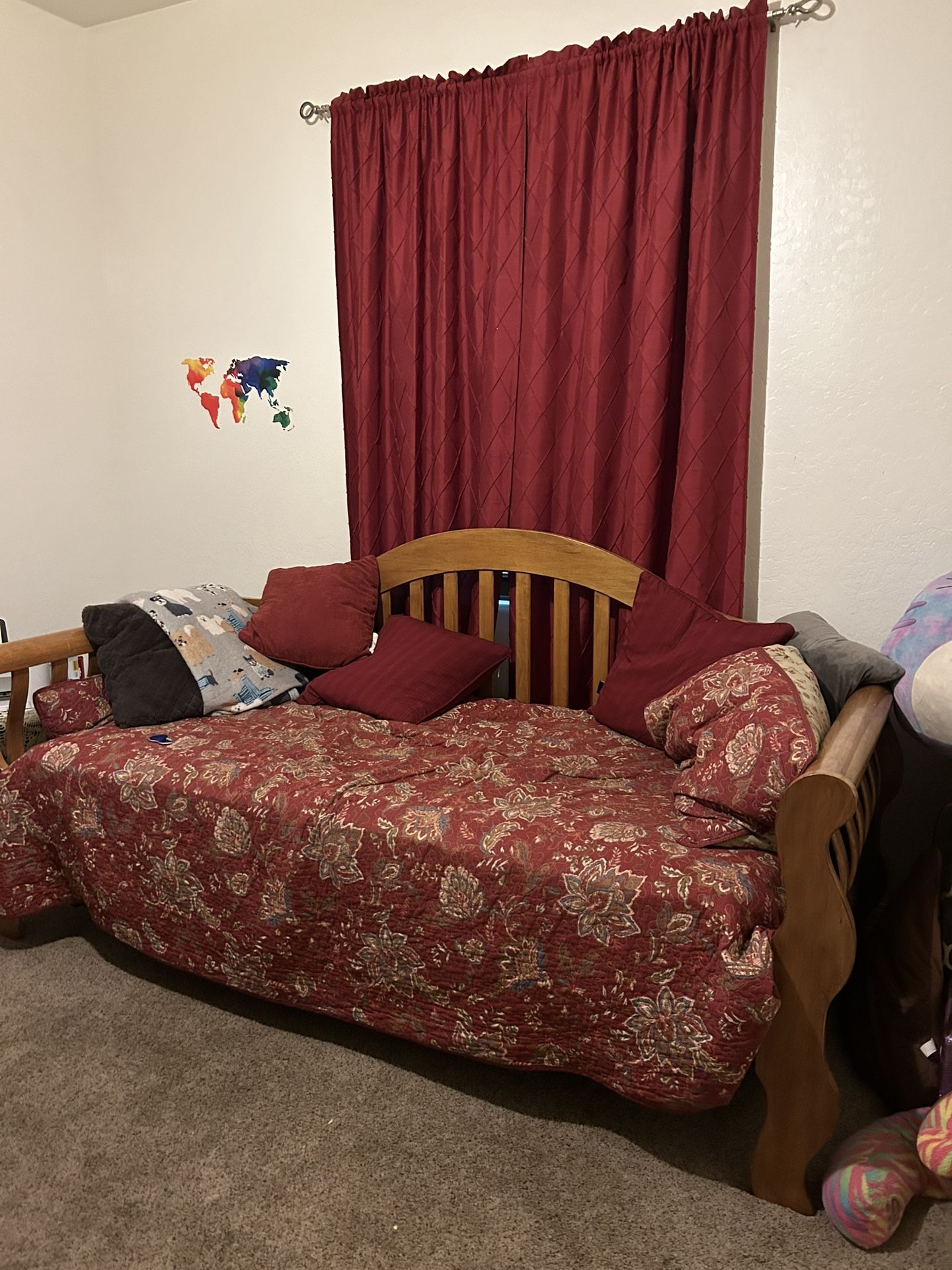 Day Bed With Twin mattress