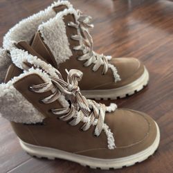 Snow Boots Like New For Kids Size 4