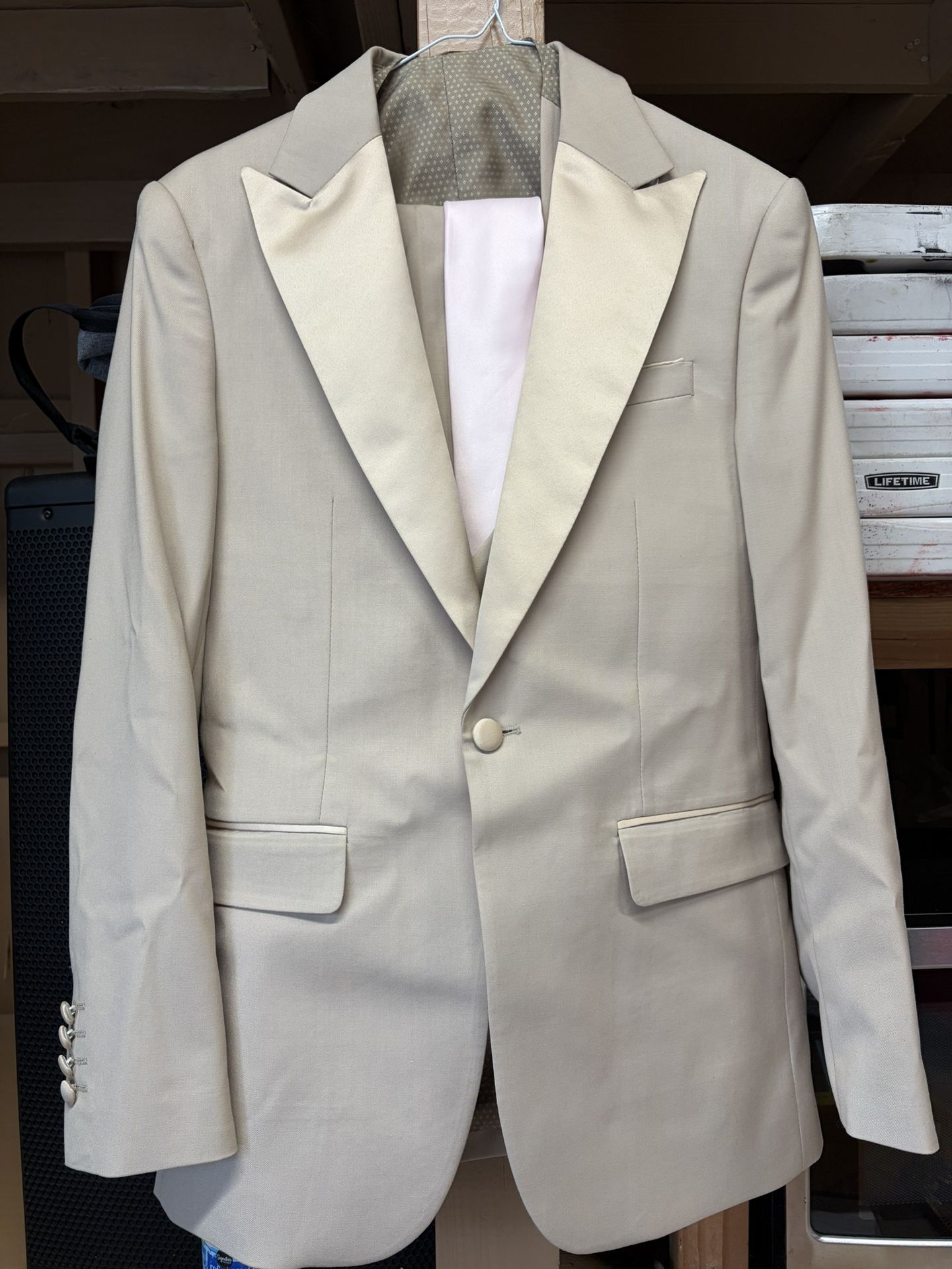 Tuxedo Beige Size Size 34R