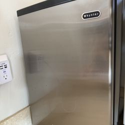 Whynter Upright Freezer with Lock, 2.1 Cu. Ft. Small Freezer Mini Freezer - CUF-210SS, Stainless Steel Energy Star