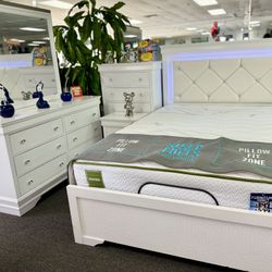 Weekend Bedroom Deal🚨Beautiful White 5pc Bed Set With LED Lighting On Sale $699(Huge Saving)