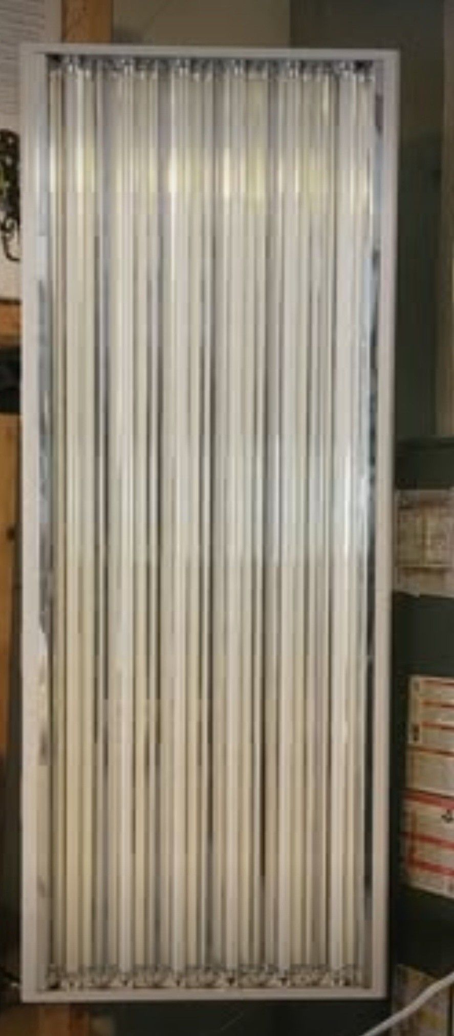 BRAND NEW T5 4X6 Fixture 1 piece, dimensions of 48.5x4x22 inches Fluorescent Light