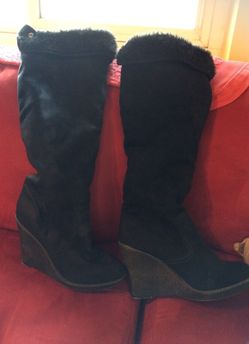 Black boots with fur trim size 9