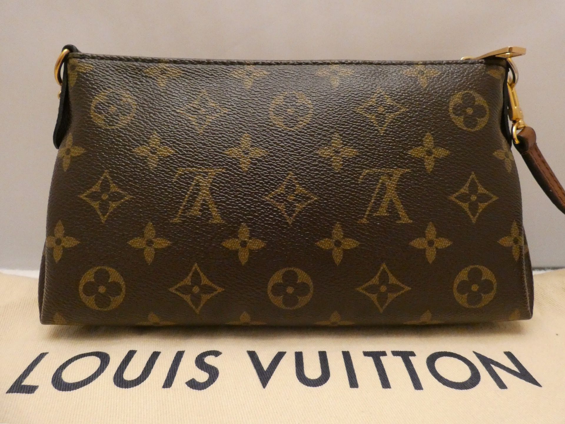 🚫SOLD🚫 Louis Vuitton Black Pallas Noir Clutch Bag (CA0136) - Reetzy