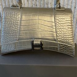 Hand bag