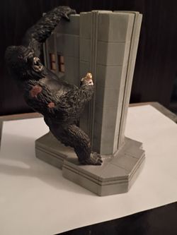 7" King Kong figure/bookstop, on Building