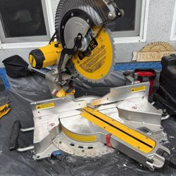 Dewalt Sliding Compound Miter Saw & Stand