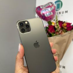 iPhone 12 Pro, Unlocked, 128 Gb, Fully Functional Only Scratched Screen $330