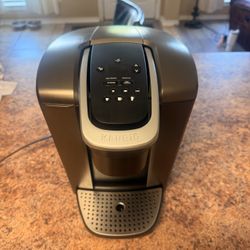 KEURIG COFFE MAKER