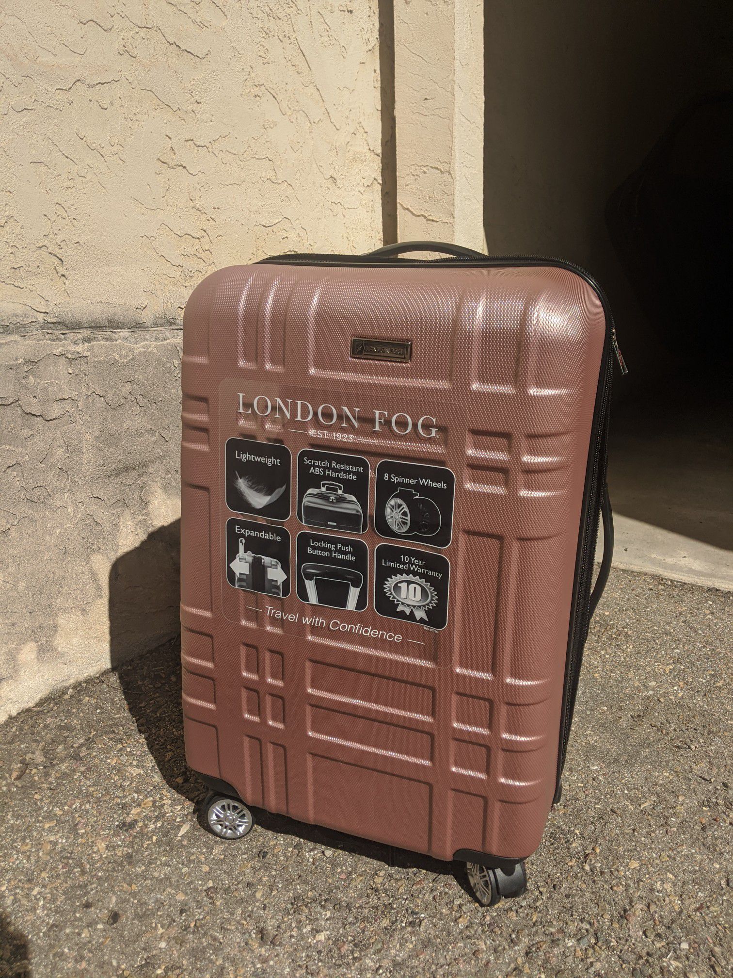 NEW London Fog Rolling Swivel Travel Suitcase