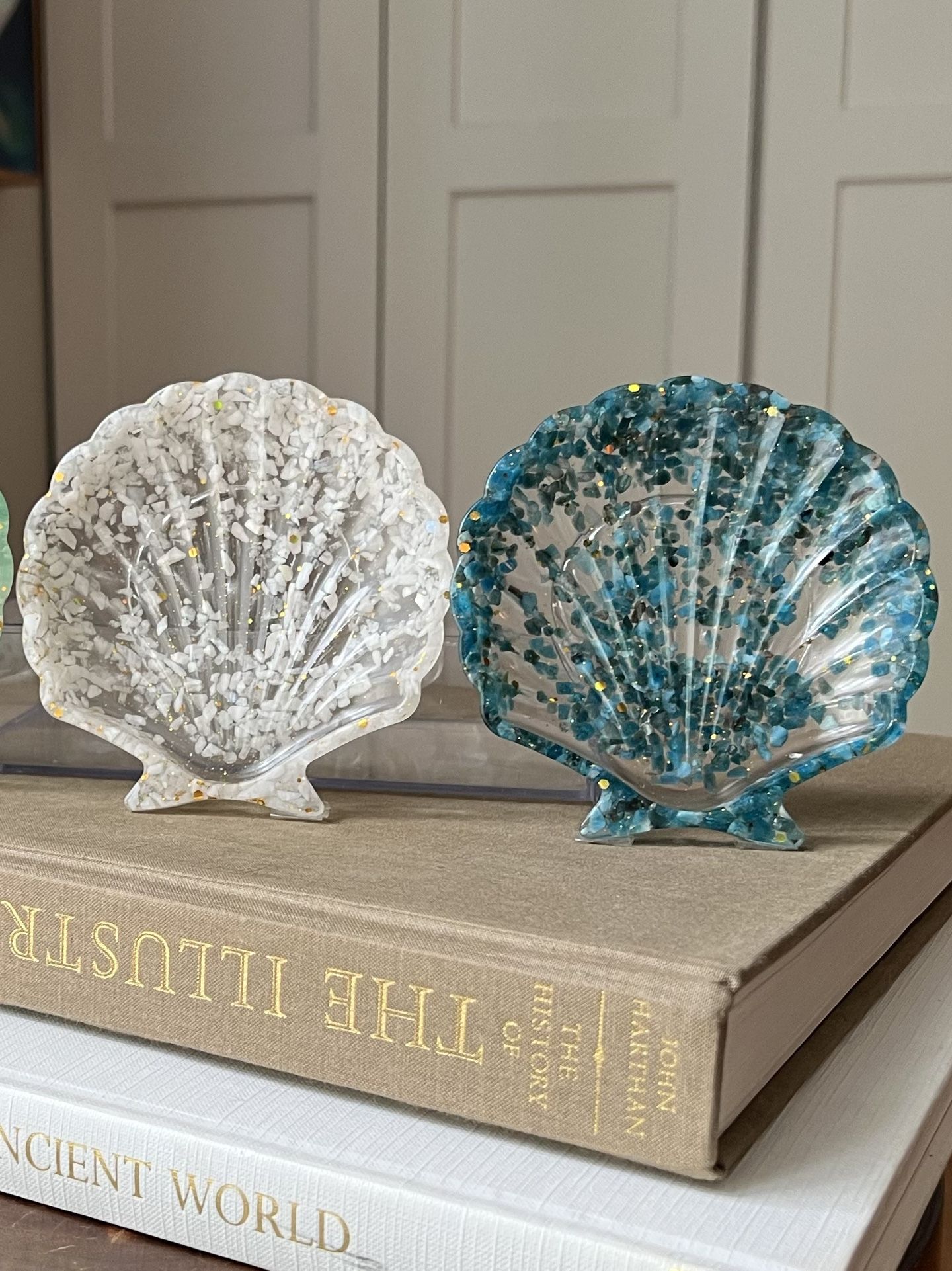 Small Crystal Seashell Resin Bowls ( firm on price )
