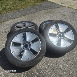 18 INCH 5 LUG WHEELS WITH TRES 