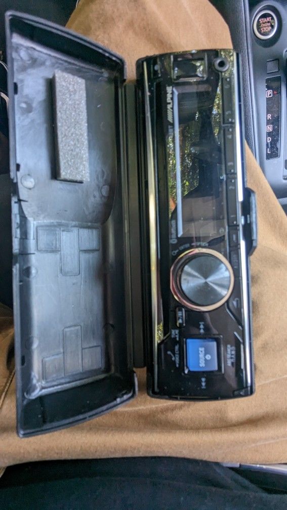 Alpine CDE-143BT Faceplate