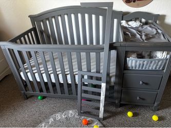 Baby crib with changing table and drawers