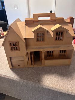 Wooden Dollhouse with Carry Handle