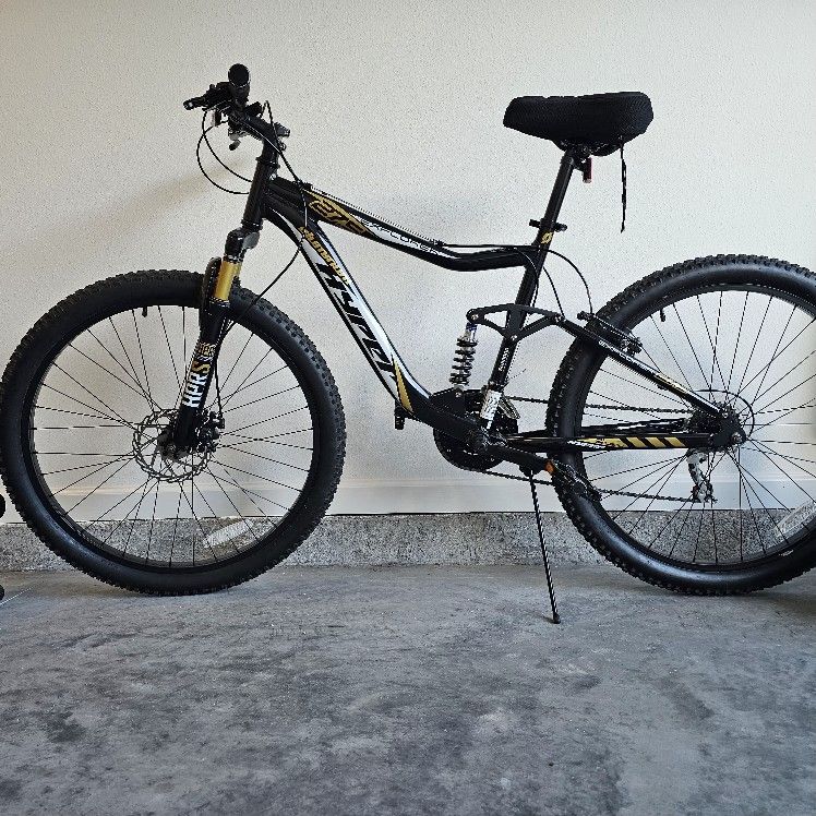 Hyper Bicycle Men's Explorer Mountain Bike