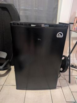 Igloo mini fridge