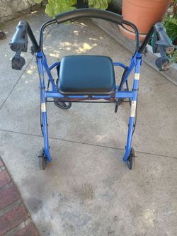 Walker with seat