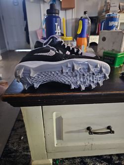 Baseball cleats