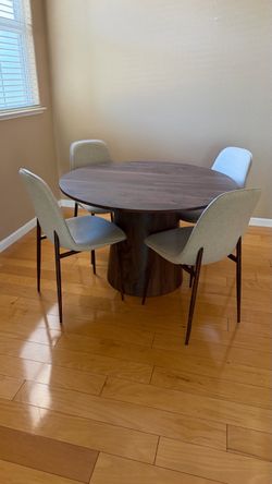 5 Piece Round Pedestal Dining Table Set