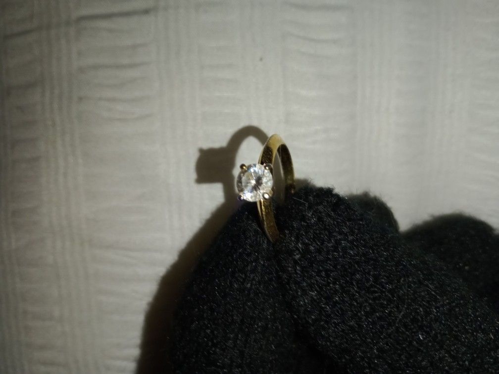 Womans Diamond Ring 