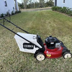 Toro Recycler 21-in Gas Self-propelled lawn mower with 140-cc Briggs and Stratton Engine
