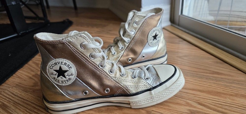EUC Converse All-star Chuck Taylor Women's 6.5 High Top shoes
