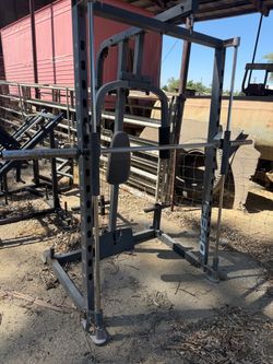 Very strong smith machine perfect for squats and bench press