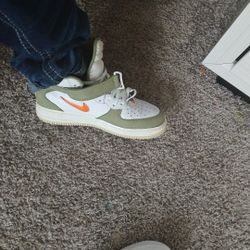 Warn Twice Great Condition No Smell 8 1/2's