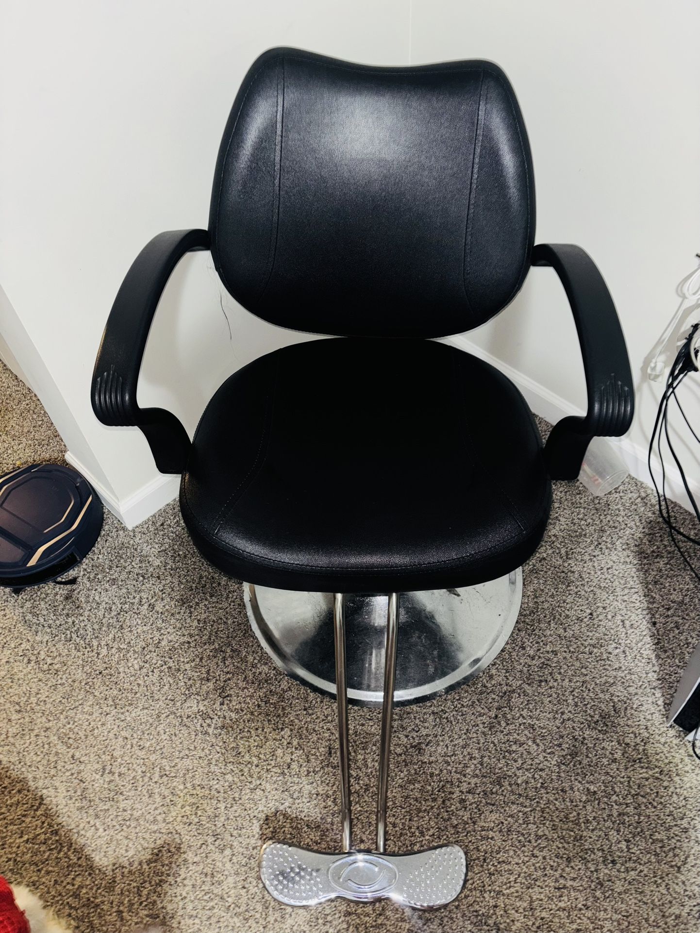 SALON CHAIR FOR SALE.