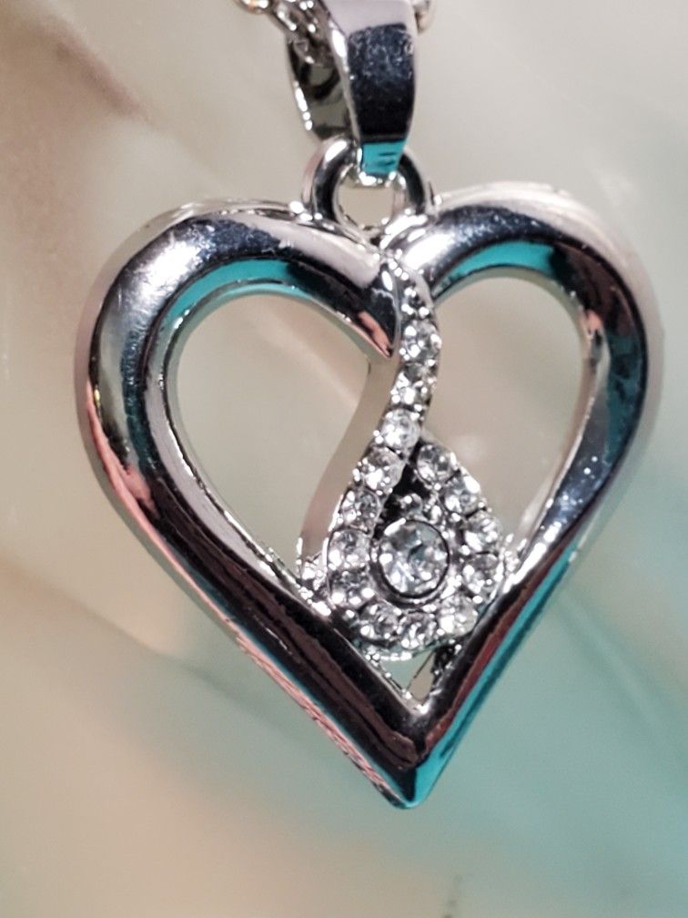 Silver Tone Metal Heart With Rhinestone Design Valentine's Day Necklace