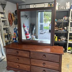 Dresser With Mirror