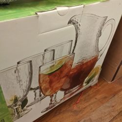 Glass Pitcher And 4 Cups. Pichel Copas Water, Aguas, Tea. Home Birthday, Parties