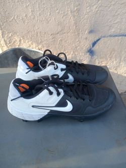 Baseball shoes size6