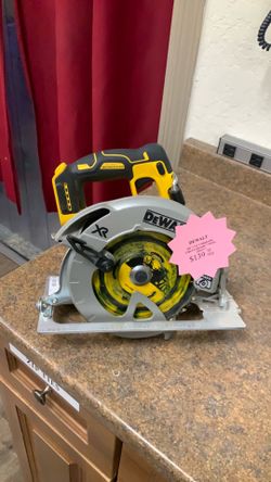 10035 Dewalt 20v circular saw 76911