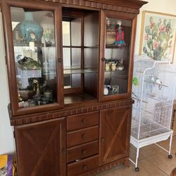 Hutch/ China Cabinet