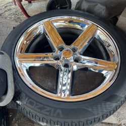 22” Rims Comes With Brand New Tires 