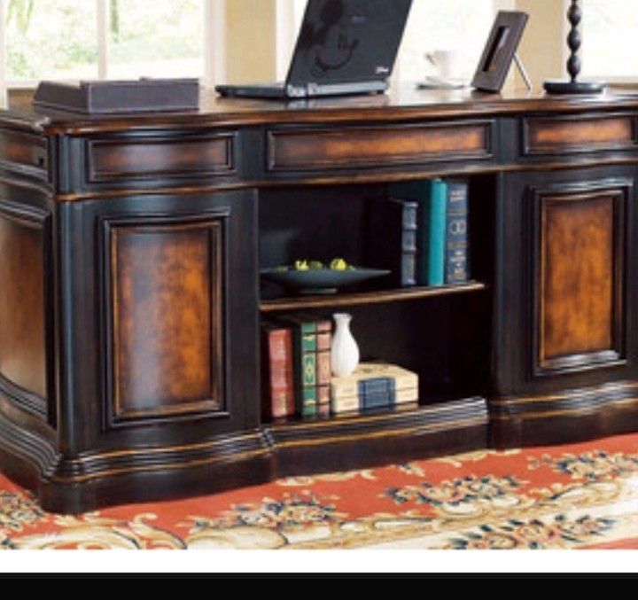 Desk by (Hooker Furniture)