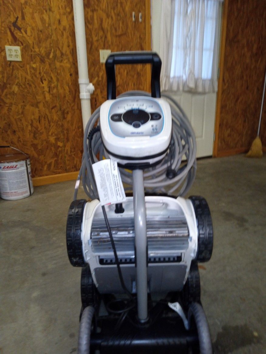 Polaris VRX  IQ     Pool Cleaning Robot 