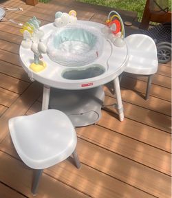 Skip HOP table w/two chairs