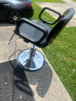 Stylist chair and station
