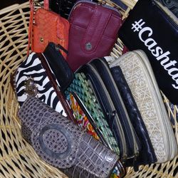 WOMAN'S WALLET'S