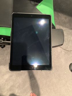 iPad 5Th generation 32GB MAKE me An OFER