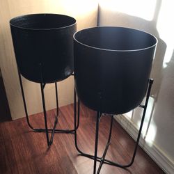 New Plant Stands  with Pots, Black Hammered Metal ($10 each)