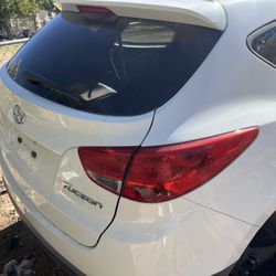 2010 Hyundai Tuzon Parts