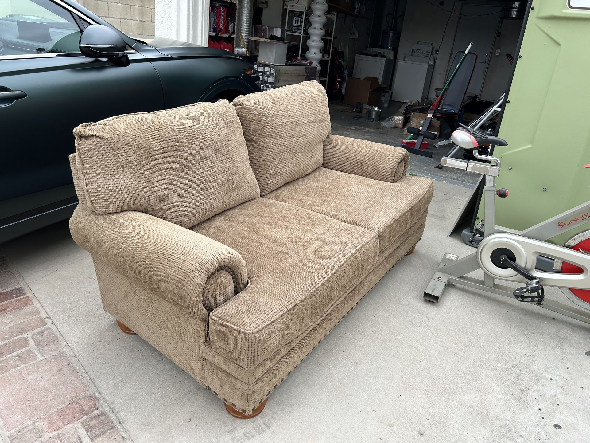 Love Seat Couch Can’t Keep..!