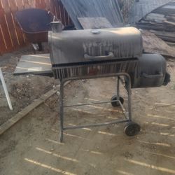 Se Vende Asador De Carvon