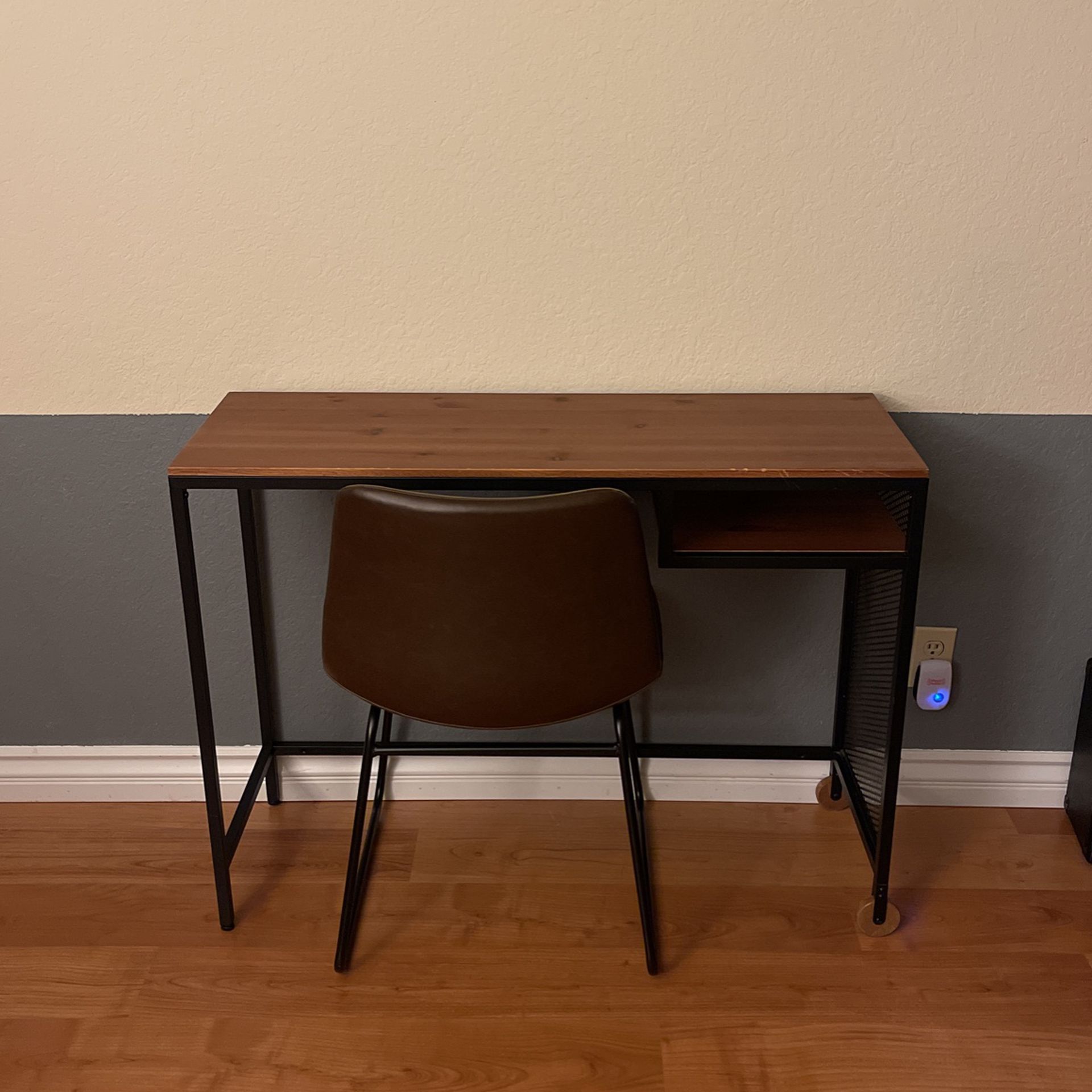 Mid Century Modern Desk And Chair
