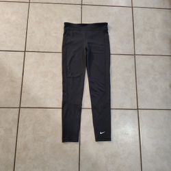 Women's Nike High Waisted Leggings