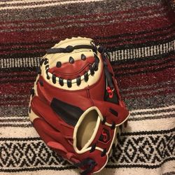 Soto catchers mitt. Size 33